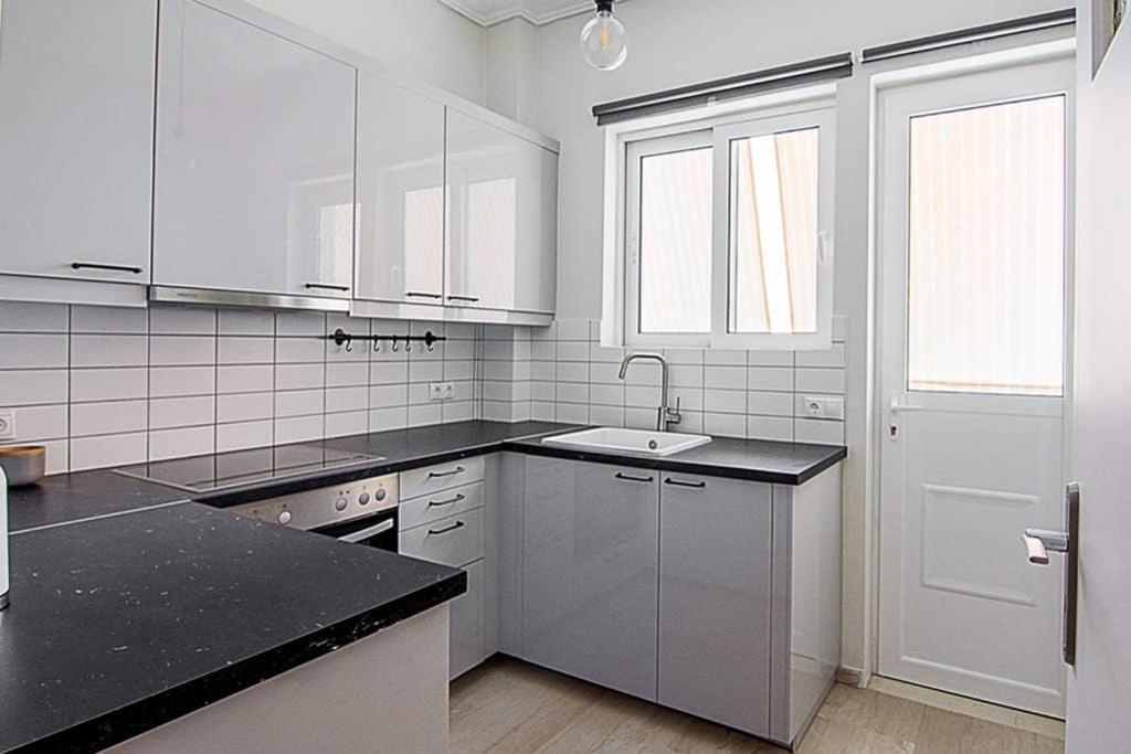 أثينا Cozy Flat With 1 Bedroom Next To Metro Station المظهر الخارجي الصورة