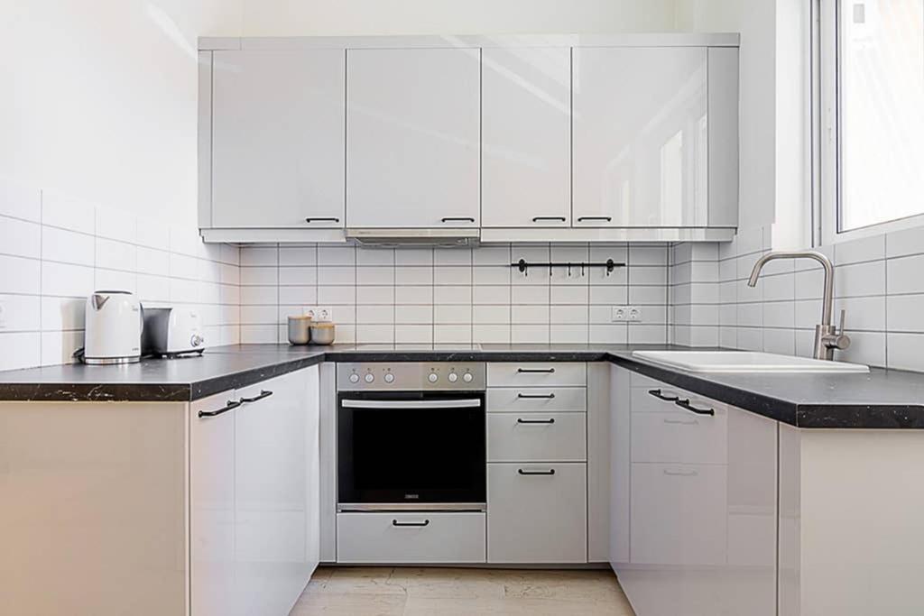 أثينا Cozy Flat With 1 Bedroom Next To Metro Station المظهر الخارجي الصورة