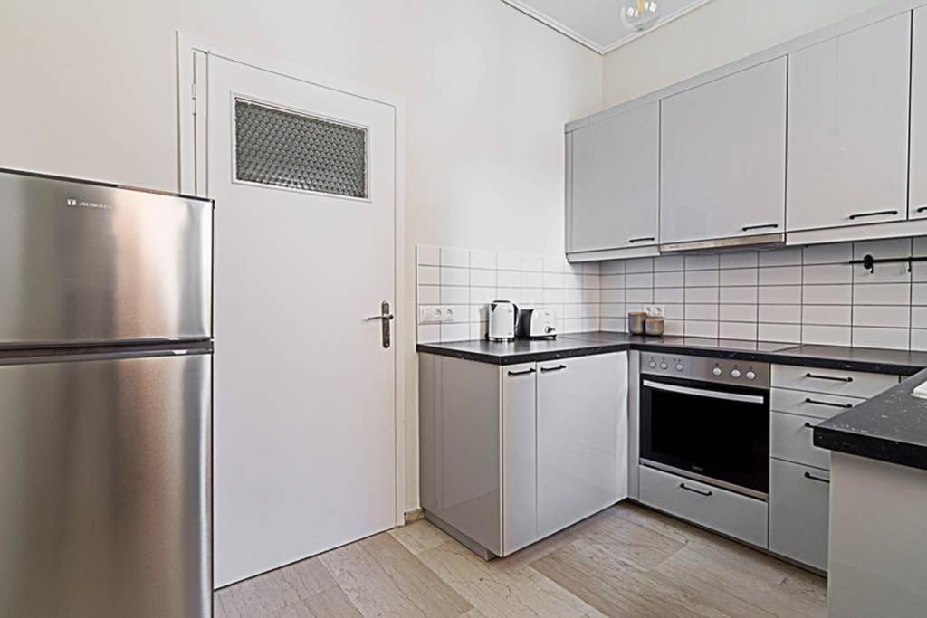 أثينا Cozy Flat With 1 Bedroom Next To Metro Station المظهر الخارجي الصورة